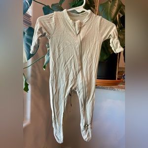 Kyte BABY aloe zip footies NB VGUC
